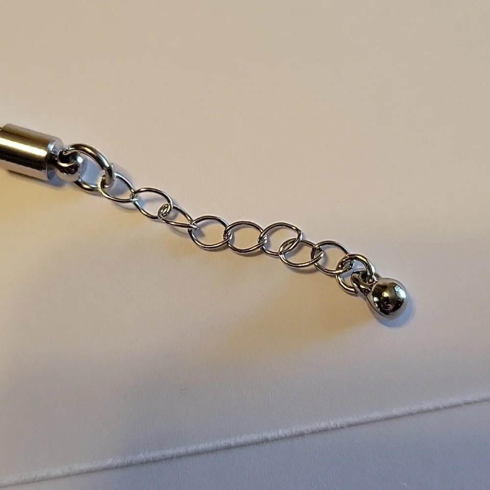 Silver chain with silver, gold, hematite & crystal beads adorn this bracelet - Picture 4 of 6